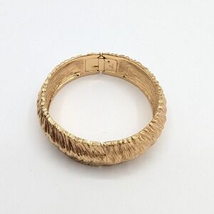 Monet‎ Vintage Gold Tone Textured Bark Hinged Bangle Bracelet Signed Statement